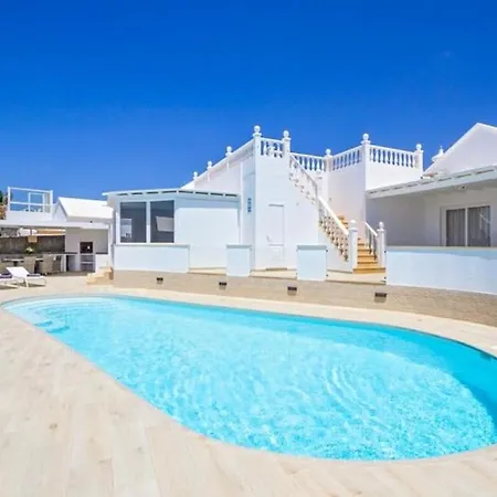 Villa Mediterranea Con Piscina Privada Y Aire Acondicionado En Playa Blanca - Es-175-51 *
